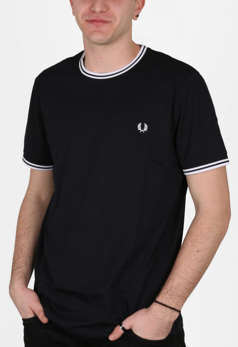 T-shirt twin-tipped Fred Perry in jersey di cotone tinta unita con logo ricamato in tono con il tipping