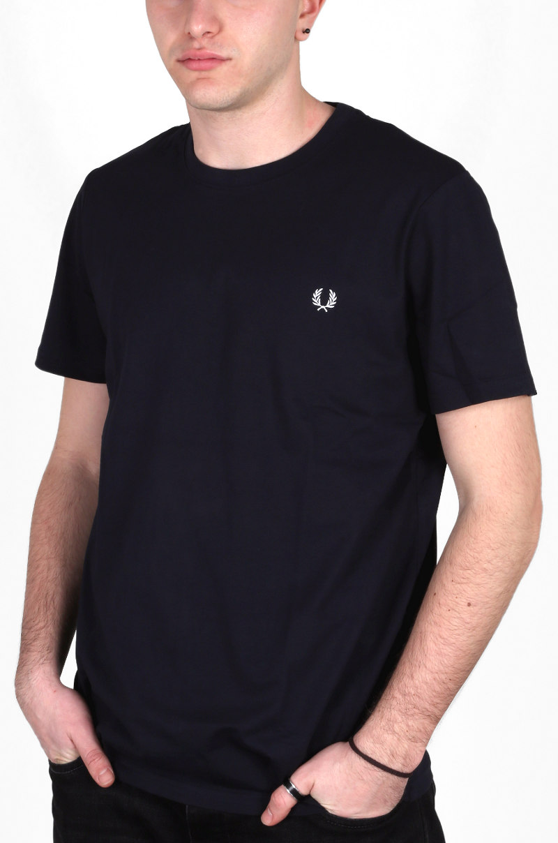 T-shirt girocollo Fred Perry in jersey di puro cotone tinta unita, con nastro twin tipped in stile bomber cucito all'interno del collo e logo ricamato in contrasto sul petto